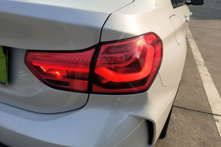 宝马1系 2021款 120i M运动曜夜版车身外观9