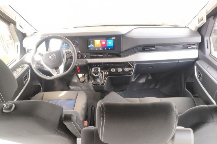 东风御风 御风 2023款 V9+ 2.0T 自动前驱多功能中轴中顶7/8/9座中控内饰12