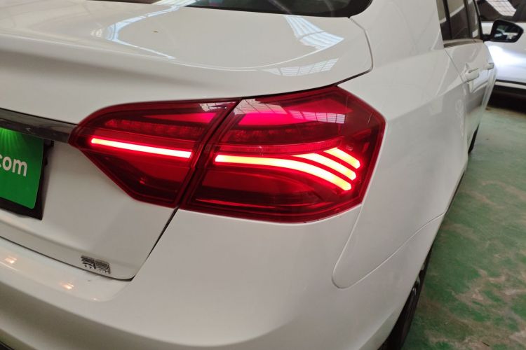 吉利汽车 帝豪 2019款 领军版 1.5L 手动向上互联型 国VI车身外观9