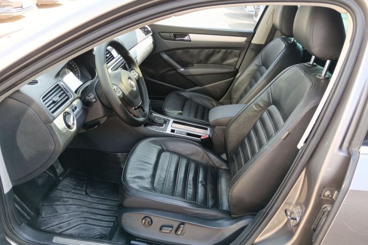 大众 帕萨特 2014款 1.8TSI DSG御尊版中控内饰19