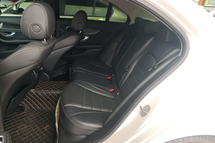 奔驰C级 2019款 C 180 L 时尚型运动版中控内饰7004