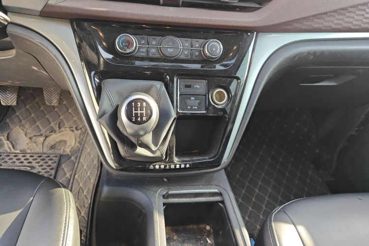 江淮瑞风 瑞风M3 2023款 PLUS 1.5T 7/8座智联版中控内饰18