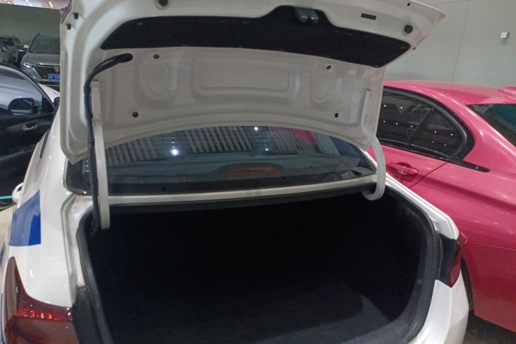 起亚 福瑞迪 2019款 1.6L 手动舒适版 国VI机舱底盘23