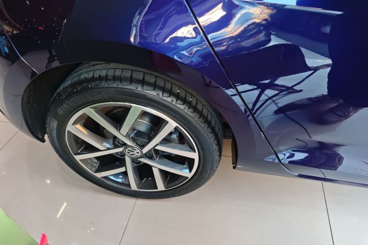 大众 高尔夫 2018款  230TSI 自动豪华型车身外观6008