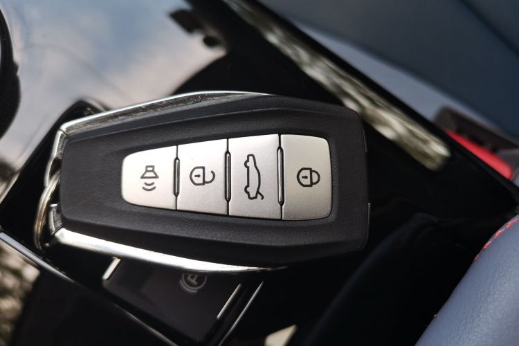 吉利几何E萤火虫 2023款 401KM 玲珑虎 5座中控内饰11