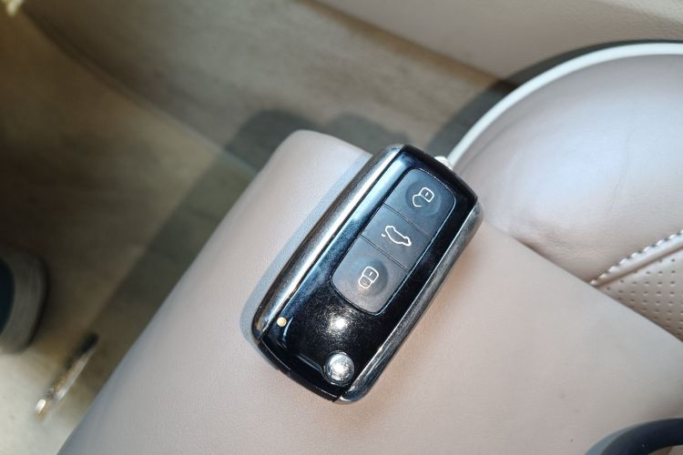 大众 辉腾 2011款 3.6L V6 4座加长Individual版中控内饰11