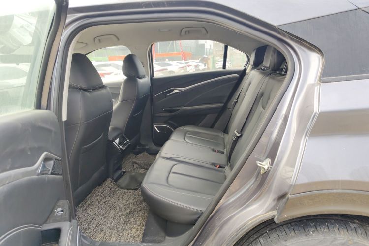 哪吒汽车 2023款 哪吒U-Ⅱ 400 U秀版 磷酸铁锂中控内饰21