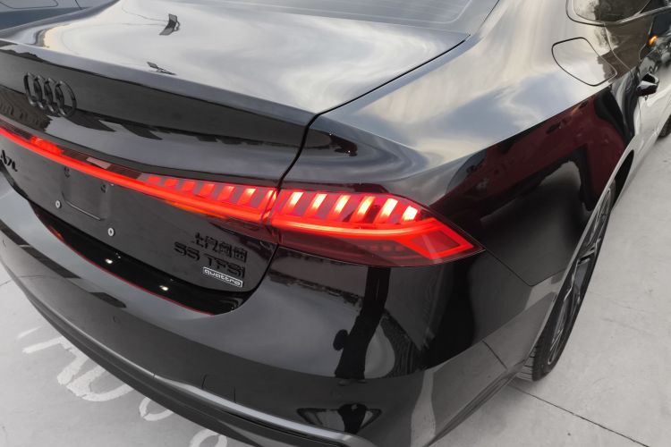 奥迪A7L 2025款 45 TFSI quattro 黑武士版车身外观9