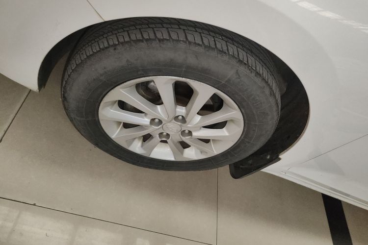 现代 悦纳RV 2017款 1.4L 自动活力版SPORT 国V车身外观6007