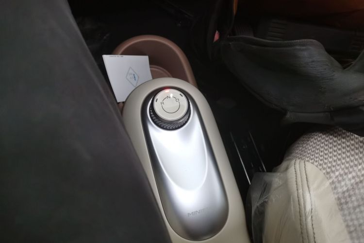 五菱汽车 宏光MINIEV 2025款 四门版 进阶款中控内饰18