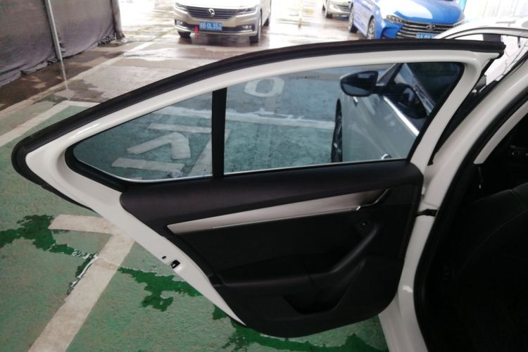 斯柯达 明锐 2020款 1.5L 自动智行豪华版中控内饰7008