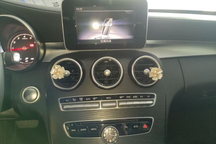 奔驰C级 2018款 C 180 L 时尚型运动版中控内饰16