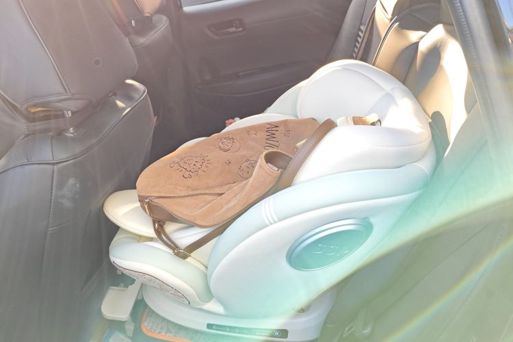 丰田 卡罗拉锐放 2022款 2.0L 先锋版中控内饰21