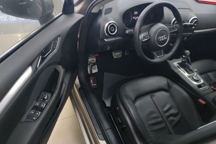 奥迪A3 2016款 Sportback 35 TFSI 风尚型中控内饰7003