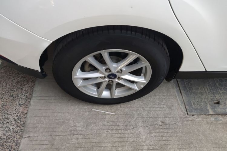 福特 福克斯 2017款 两厢 1.6L 自动风尚型智行版车身外观6002