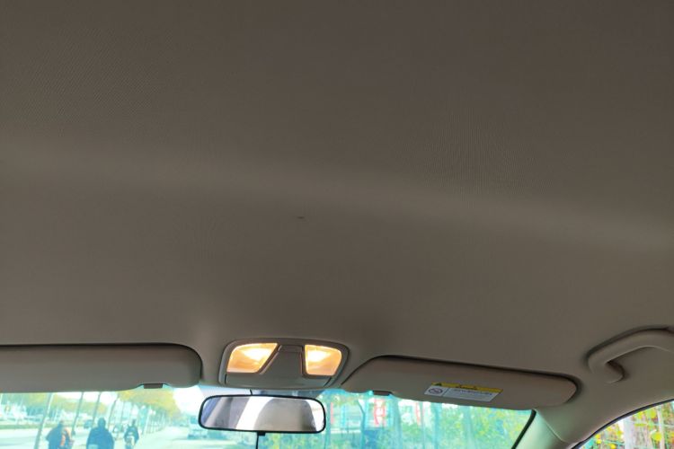 起亚K5 2015款 2.0L 自动GL中控内饰22