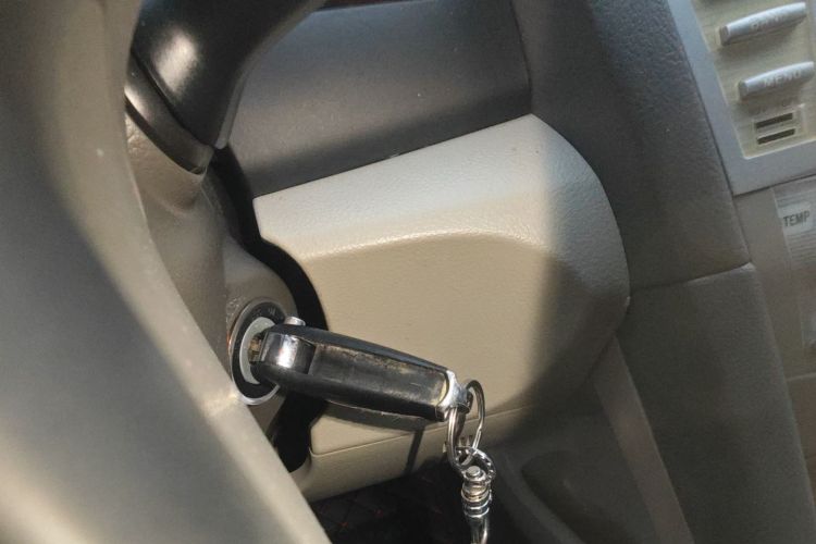 丰田 凯美瑞 2013款 200E 经典精英版中控内饰11