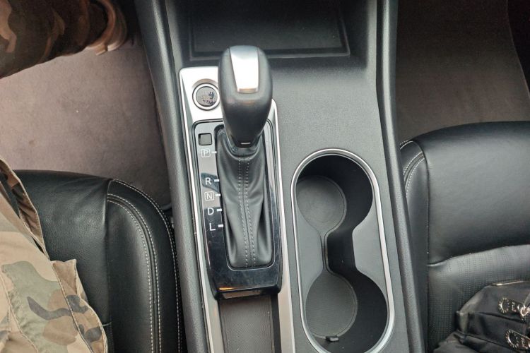 日产 天籁 2019款 2.0L XL 舒适版中控内饰18