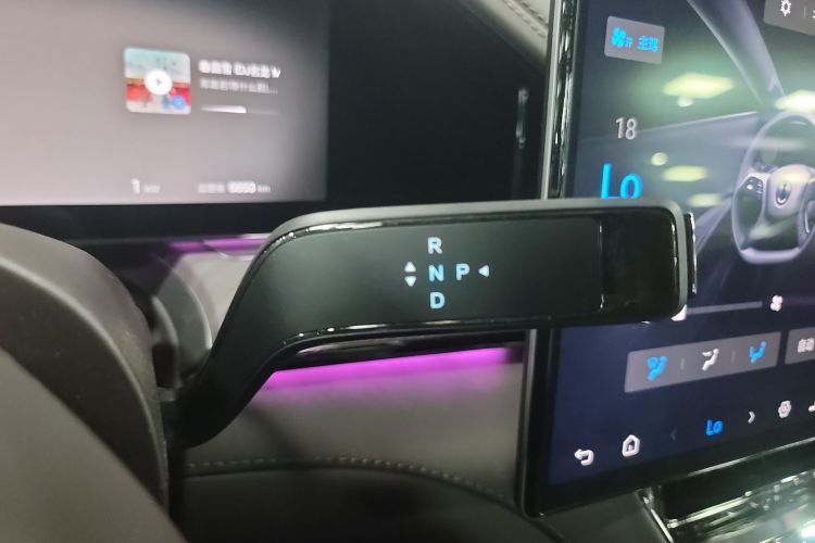 腾势Z9 2024款 1100km 四驱Ultra版中控内饰18