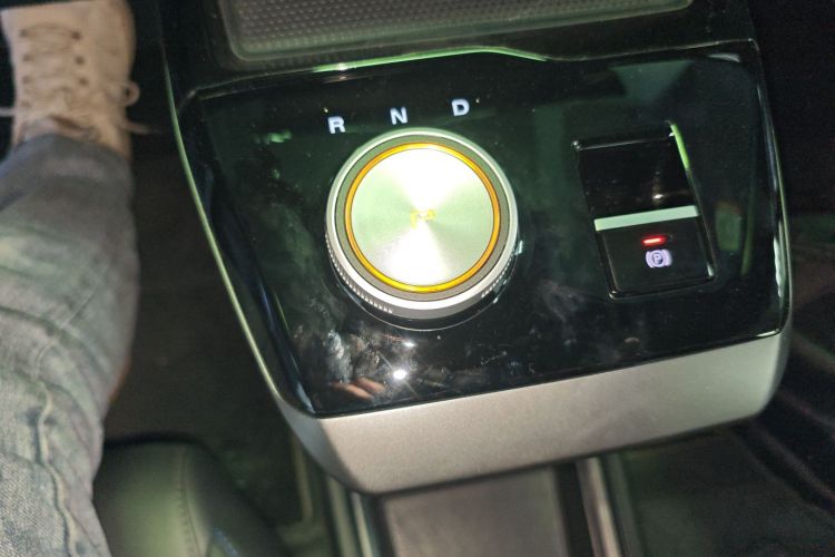 名爵 MG4 EV 2022款 425km 豪华版中控内饰18