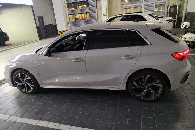 奥迪A3 2021款 Sportback 35 TFSI 豪华运动型车身外观4