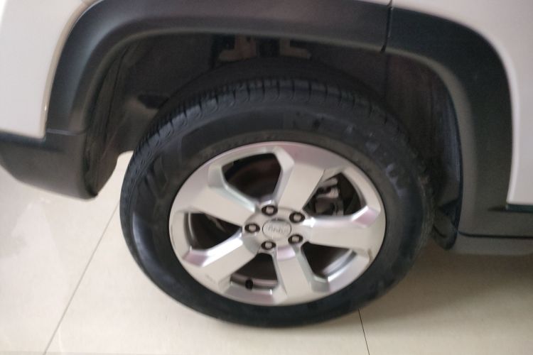 Jeep 指南者 2020款 220T 自动精英版车身外观6008