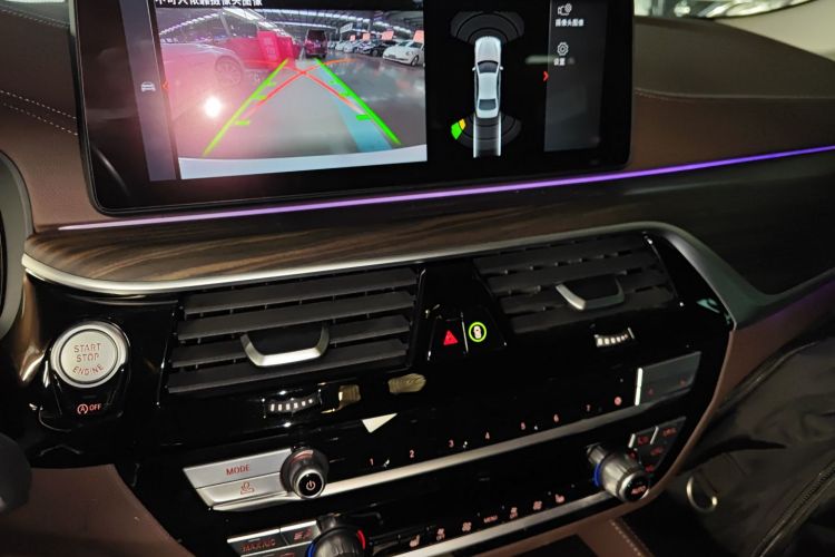 宝马5系 2022款 改款 530Li 领先型 豪华套装中控内饰16