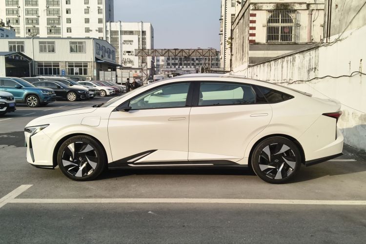 灵悉L 2024款 头号玩家版车身外观6003