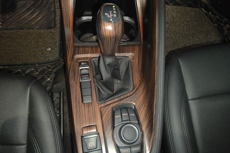 宝马X1 2019款 sDrive20Li 领先型中控内饰18