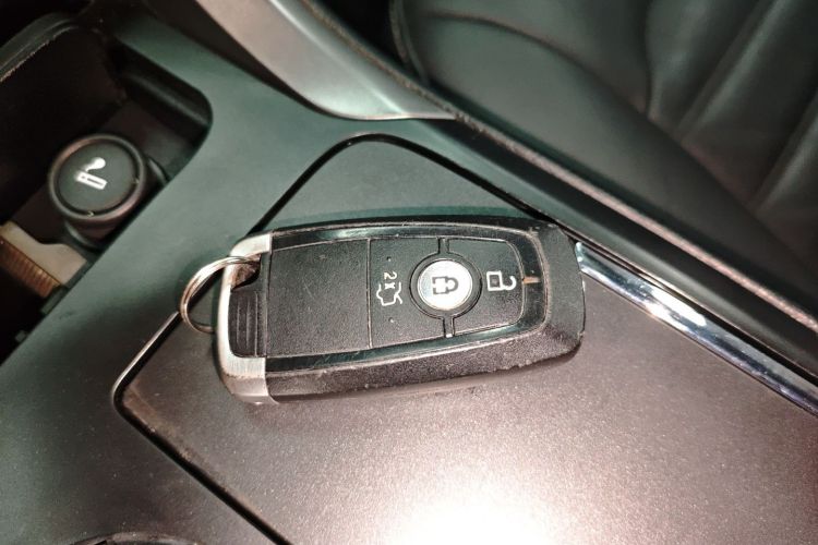 福特 蒙迪欧 2017款 改款 EcoBoost 180 时尚型中控内饰7001