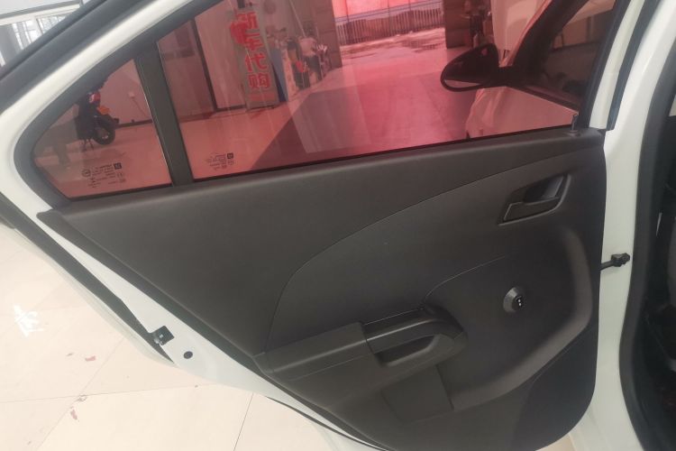 雪佛兰 爱唯欧 2014款 三厢 1.4SL MT 舒适版中控内饰49