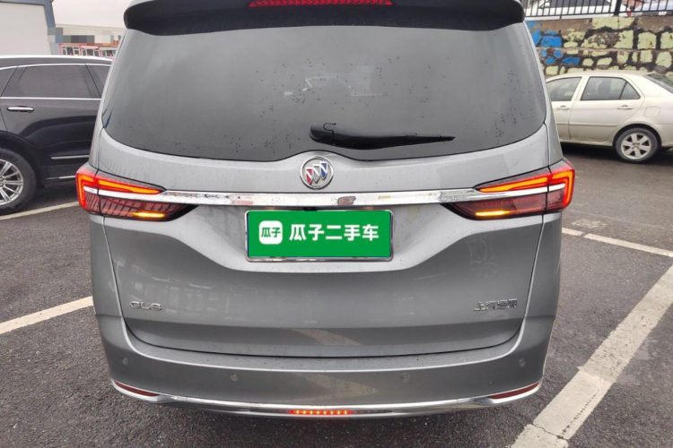 别克GL8 2023款 改款 陆上公务舱 豪华型车身外观6