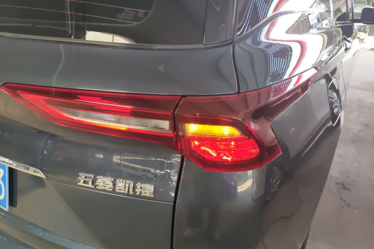 五菱汽车 五菱凯捷 2020款 1.5T CVT尊贵型车身外观9