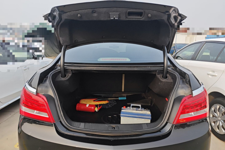 别克 君越 2013款 2.4L SIDI领先舒适型机舱底盘23