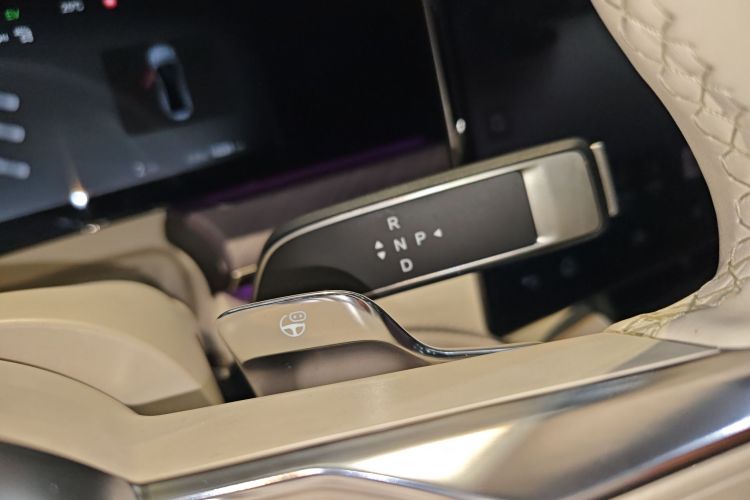 腾势Z9 2024款 1100km 四驱Ultra版中控内饰18