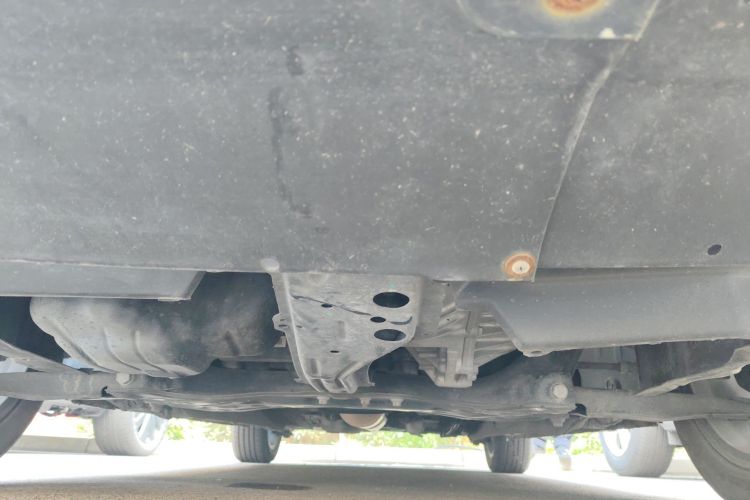 吉利汽车 帝豪 2020款 1.5L 手动向上版局部细节9008