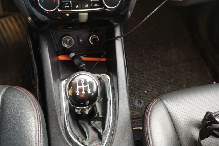 长安凯程 长安欧尚A600 2016款 1.5L 手动豪华型7座中控内饰18