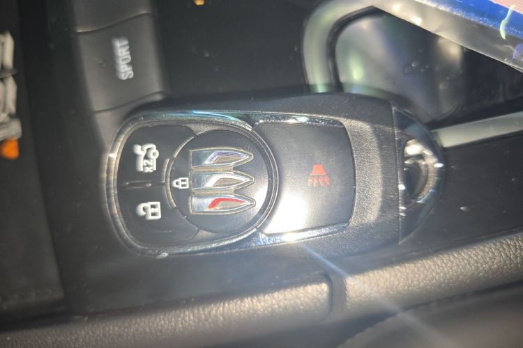 别克 君威 2024款 25T 超享版中控内饰11