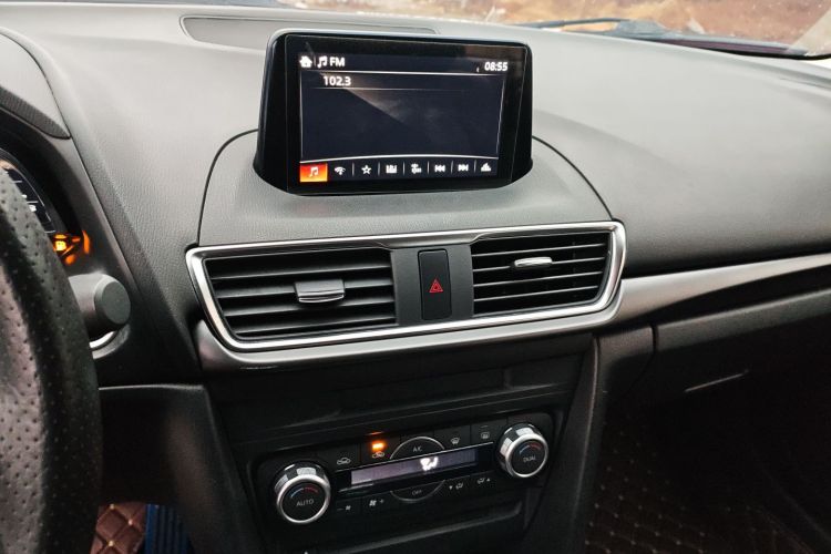 马自达3 昂克赛拉 2017款 两厢 2.0L 自动运动型 国V中控内饰16