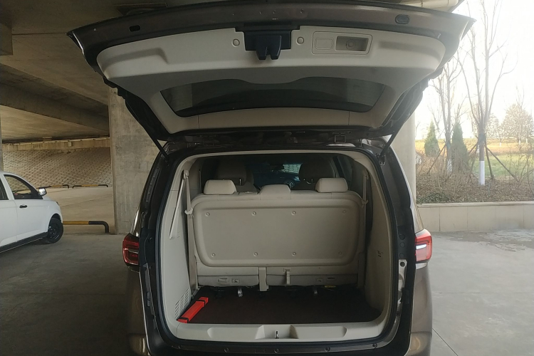 别克GL8 2023款 陆上公务舱 舒适型机舱底盘23