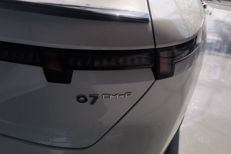 领克07 2024款 EM-P 126长续航 Ultra车身外观9