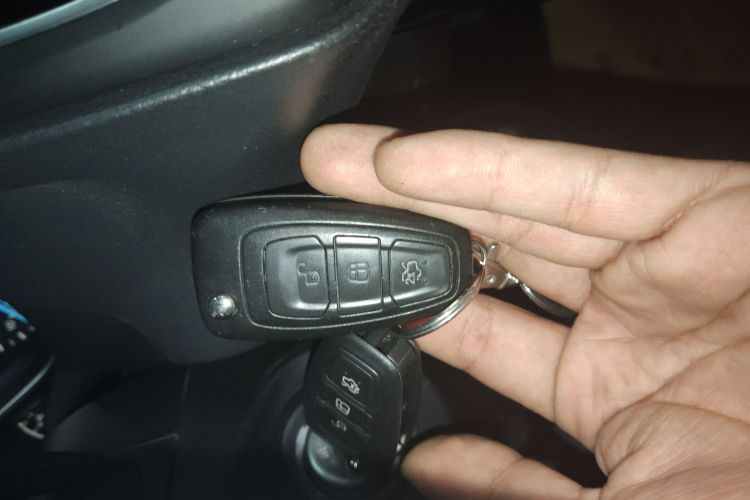 福特 福克斯 2018款 三厢经典 1.6L 自动风尚型智行版中控内饰11