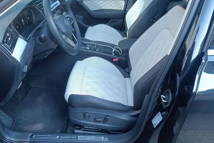 大众 迈腾 2023款 200万辆纪念版 330TSI DSG豪华型中控内饰19