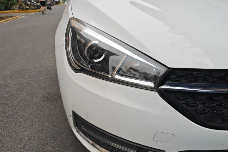 奇瑞 艾瑞泽5 2016款 1.5L CVT领潮版车身外观6006