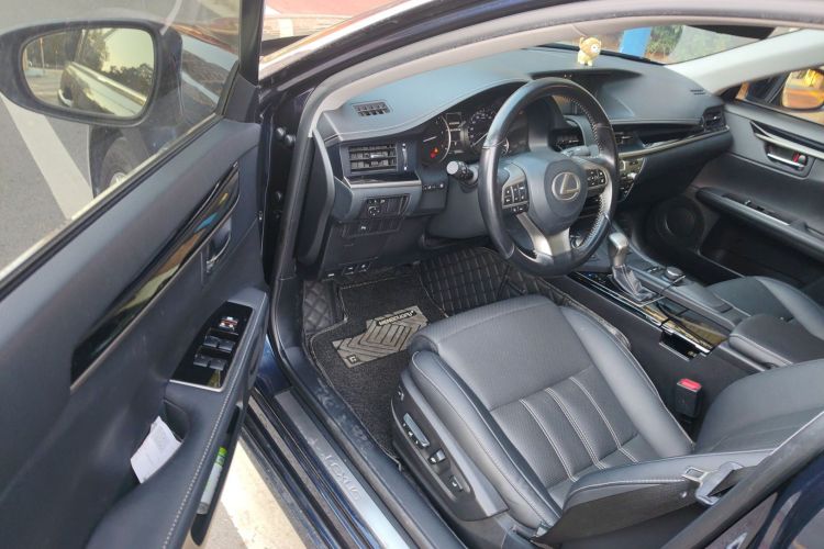 雷克萨斯ES 2015款 200 精英版中控内饰20