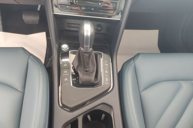 大众 途岳 2024款 300TSI 两驱月尊版中控内饰18