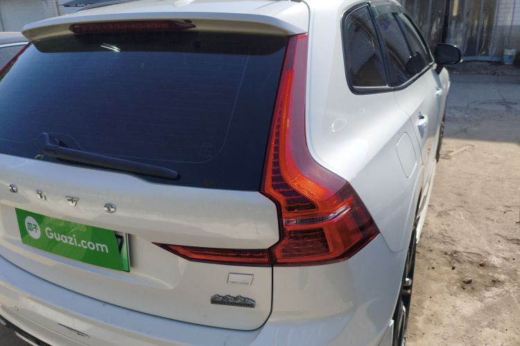 沃尔沃XC60新能源 2020款 T8 E驱混动 智远运动版车身外观9