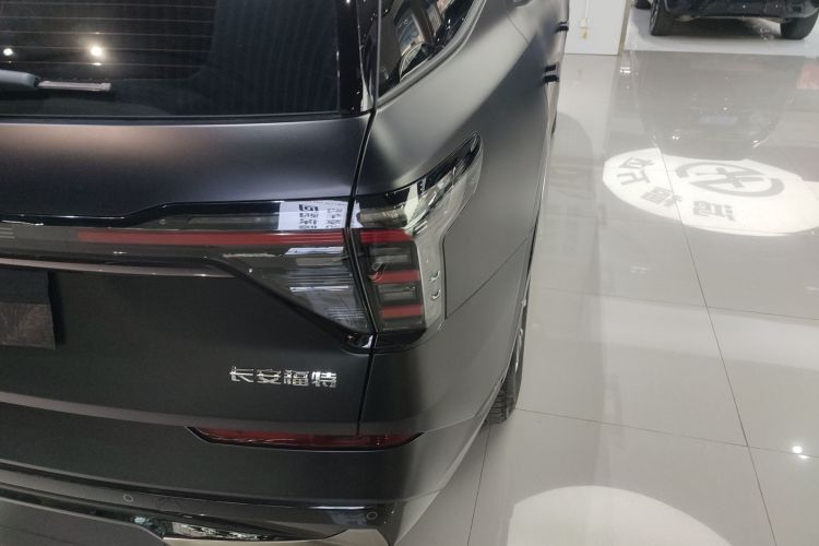 福特 2023款 锐界L 2.0T EcoBoost E混动四驱七座至尊型车身外观9