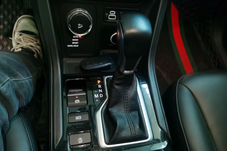 Jeep 大指挥官 2018款 2.0T 四驱悦享版 国V中控内饰18