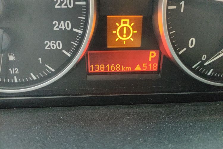 宝马3系 2011款 318i 领先型中控内饰15